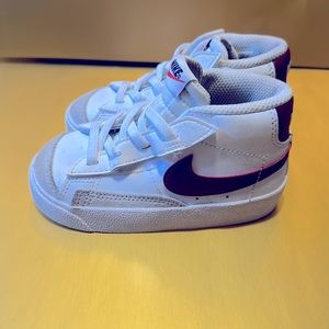 Nike blazers 6c white & Burgundy get low price 🔥